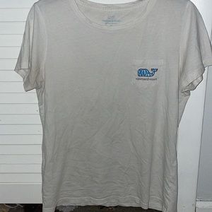 White and blue whale Vineyard Vines T-shirt. Medium